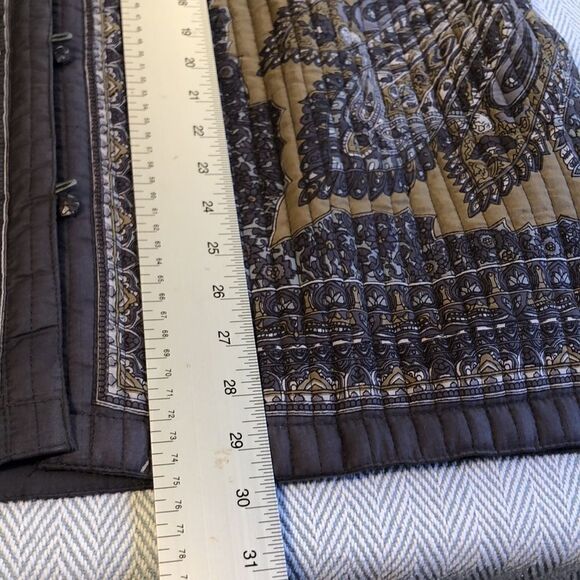 REVERSIBLE QUILTED lightweight jacket, pit to pit 24 1/2” Large Preworn - Picture 12 of 16